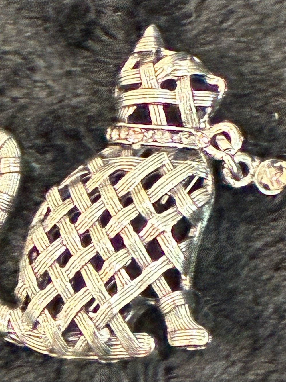 Silver-Tone Woven Cat Brooch Pin - Silver Cat Accent